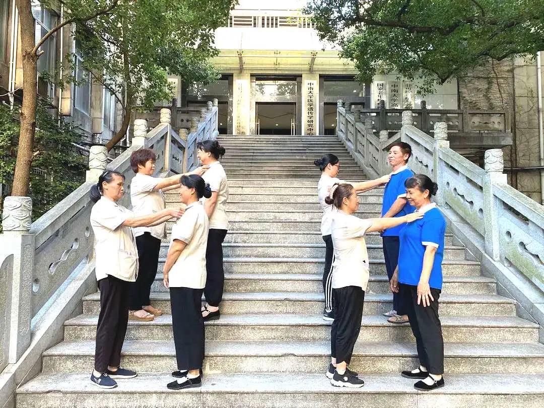 湖南保安服務,墻外高空清洗服務,湖南保利天創(chuàng)物業(yè)發(fā)展有限公司
