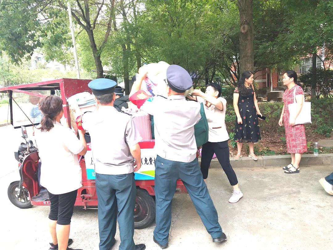 湖南保安服務,墻外高空清洗服務,湖南保利天創(chuàng)物業(yè)發(fā)展有限公司