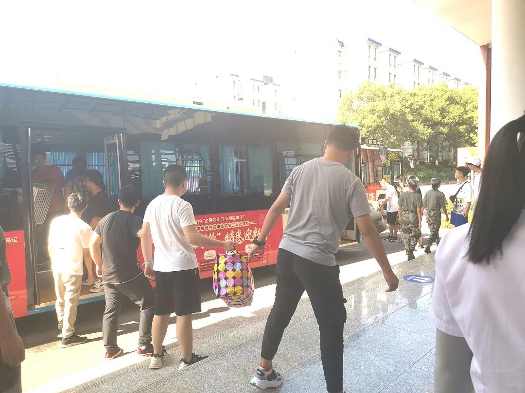 湖南保安服務,墻外高空清洗服務,湖南保利天創(chuàng)物業(yè)發(fā)展有限公司
