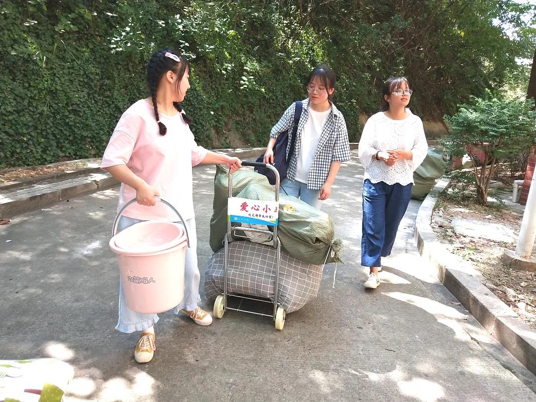 湖南保安服務,墻外高空清洗服務,湖南保利天創(chuàng)物業(yè)發(fā)展有限公司