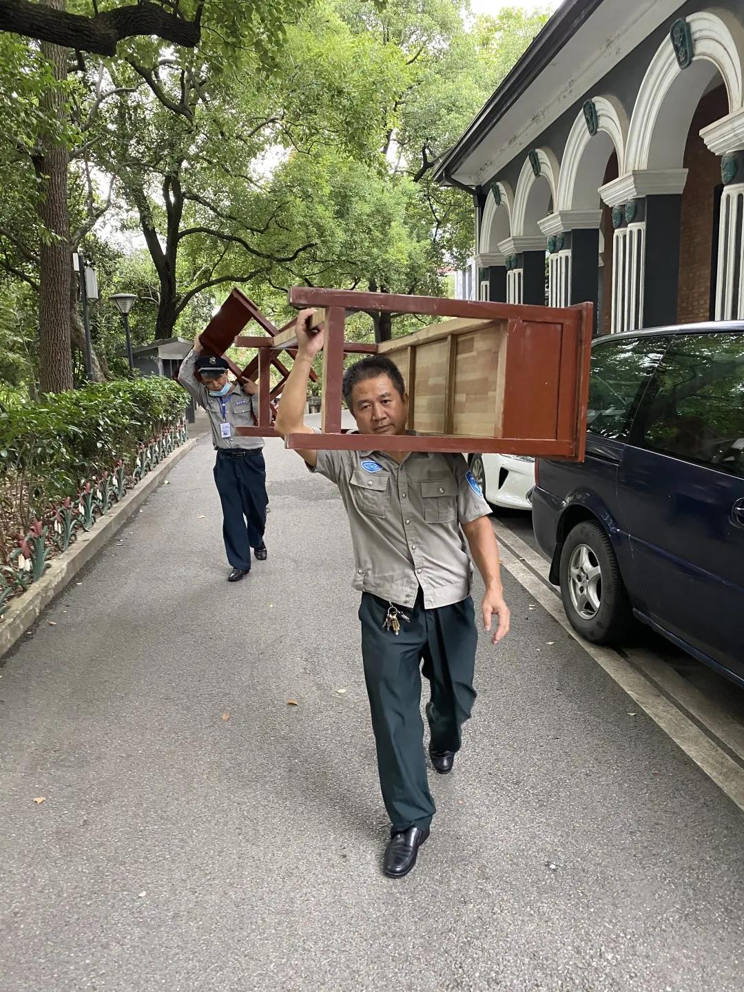 湖南保安服務(wù),墻外高空清洗服務(wù),湖南保利天創(chuàng)物業(yè)發(fā)展有限公司