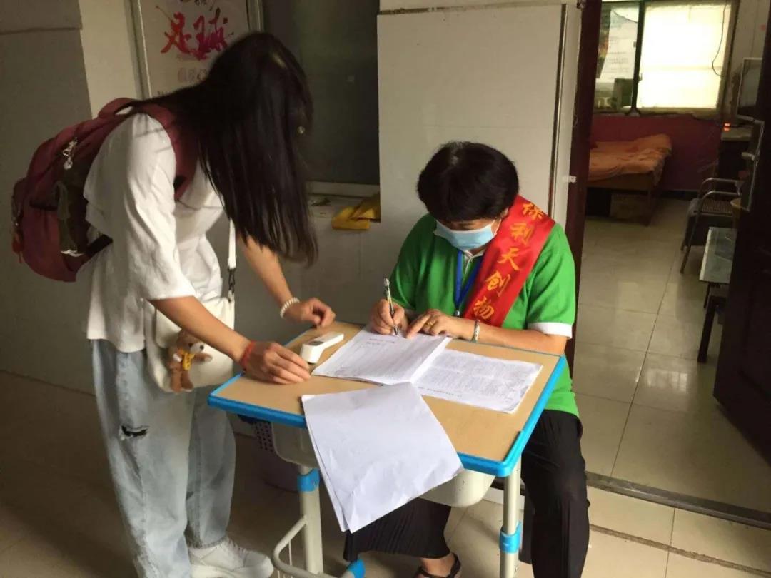 湖南保安服務(wù),墻外高空清洗服務(wù),湖南保利天創(chuàng)物業(yè)發(fā)展有限公司