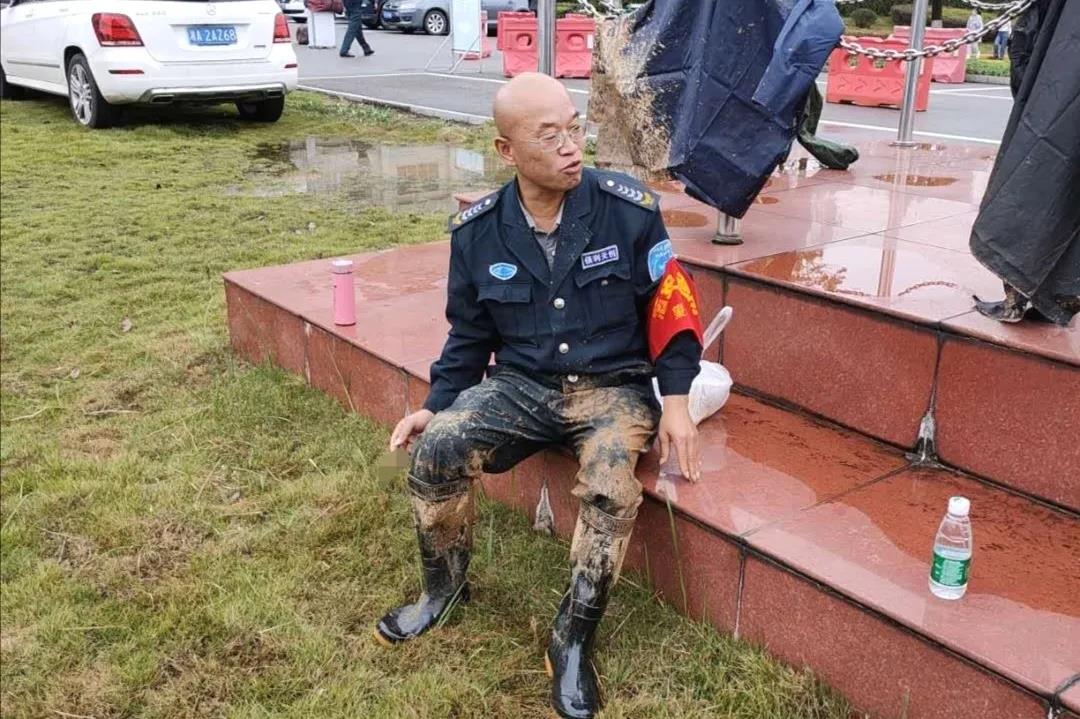 湖南保安服務(wù),墻外高空清洗服務(wù),湖南保利天創(chuàng)物業(yè)發(fā)展有限公司