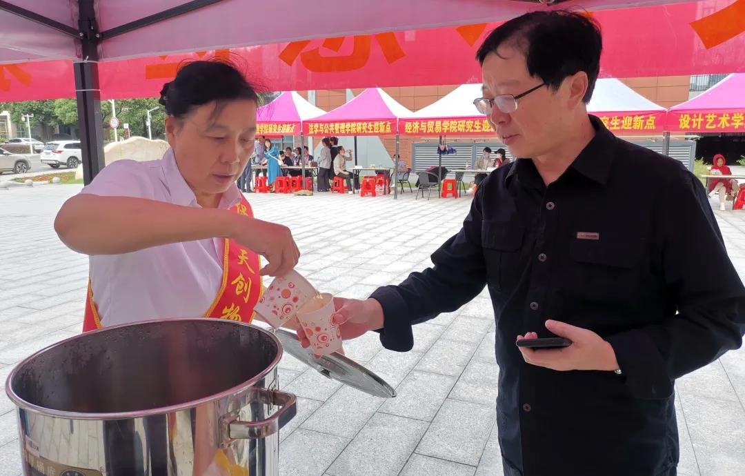 湖南保安服務(wù),墻外高空清洗服務(wù),湖南保利天創(chuàng)物業(yè)發(fā)展有限公司