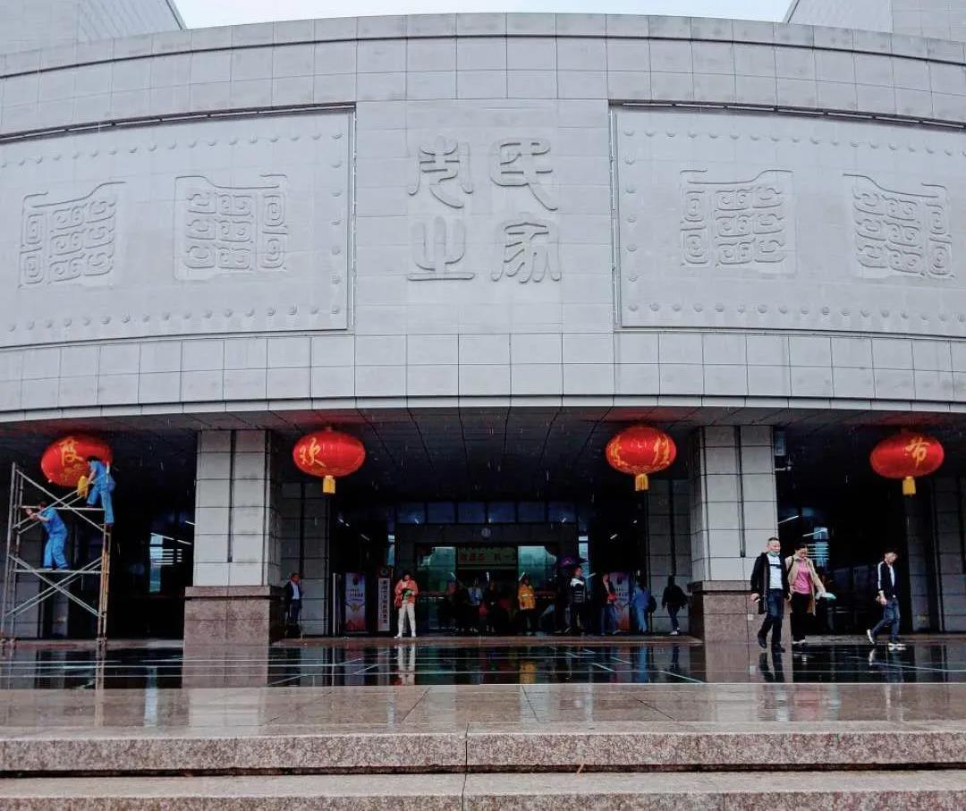 湖南保安服務,墻外高空清洗服務,湖南保利天創物業發展有限公司