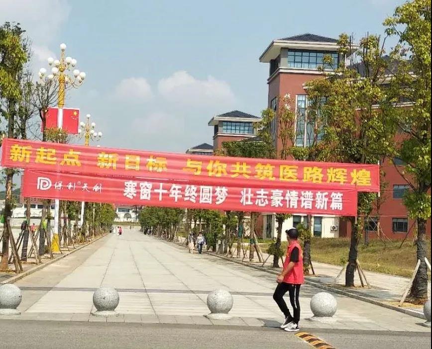 湖南保安服務,墻外高空清洗服務,湖南保利天創(chuàng)物業(yè)發(fā)展有限公司 湖南保安服務,墻外高空清洗服務,湖南保利天創(chuàng)物業(yè)發(fā)展有限公司