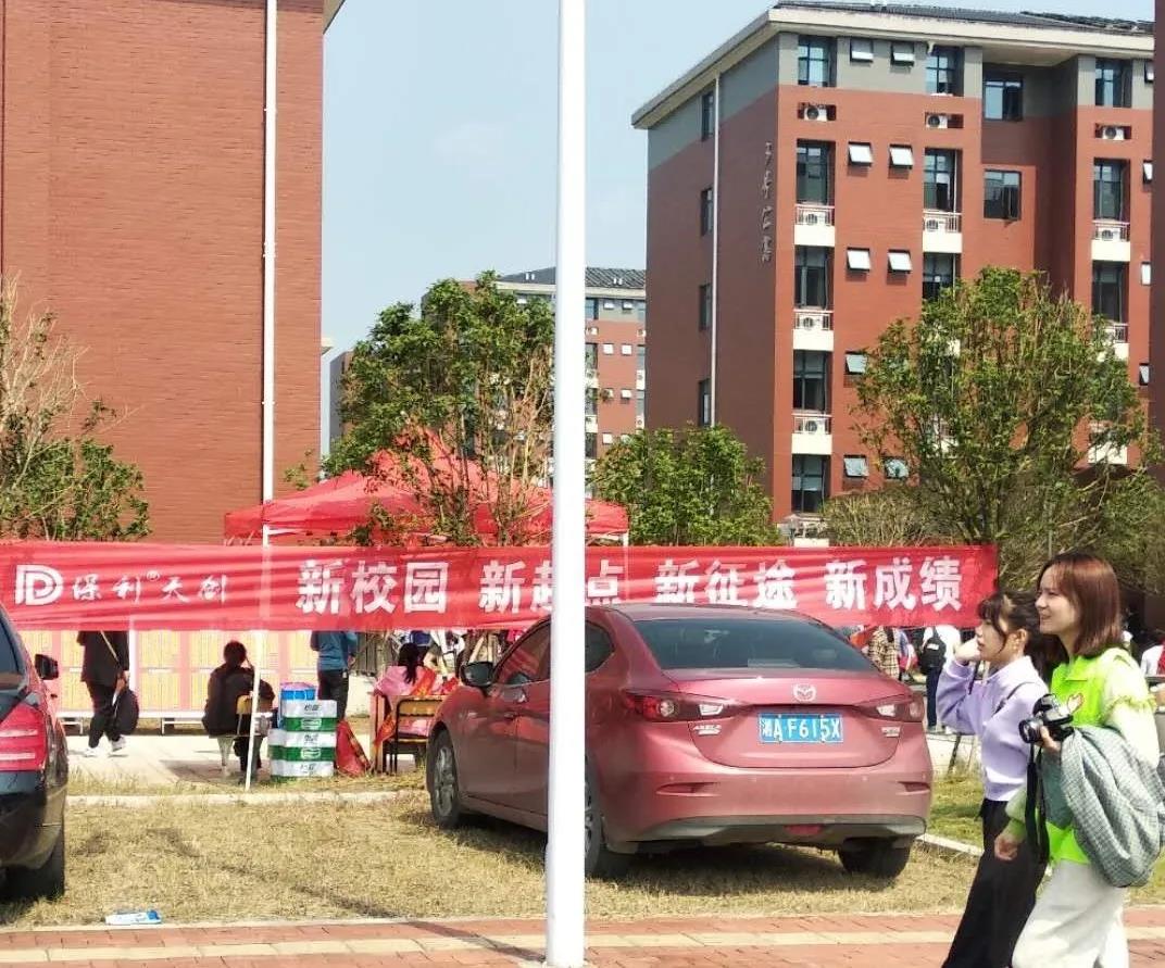 湖南保安服務,墻外高空清洗服務,湖南保利天創(chuàng)物業(yè)發(fā)展有限公司 湖南保安服務,墻外高空清洗服務,湖南保利天創(chuàng)物業(yè)發(fā)展有限公司