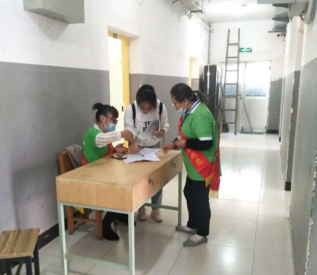 湖南保安服務,墻外高空清洗服務,湖南保利天創(chuàng)物業(yè)發(fā)展有限公司 湖南保安服務,墻外高空清洗服務,湖南保利天創(chuàng)物業(yè)發(fā)展有限公司