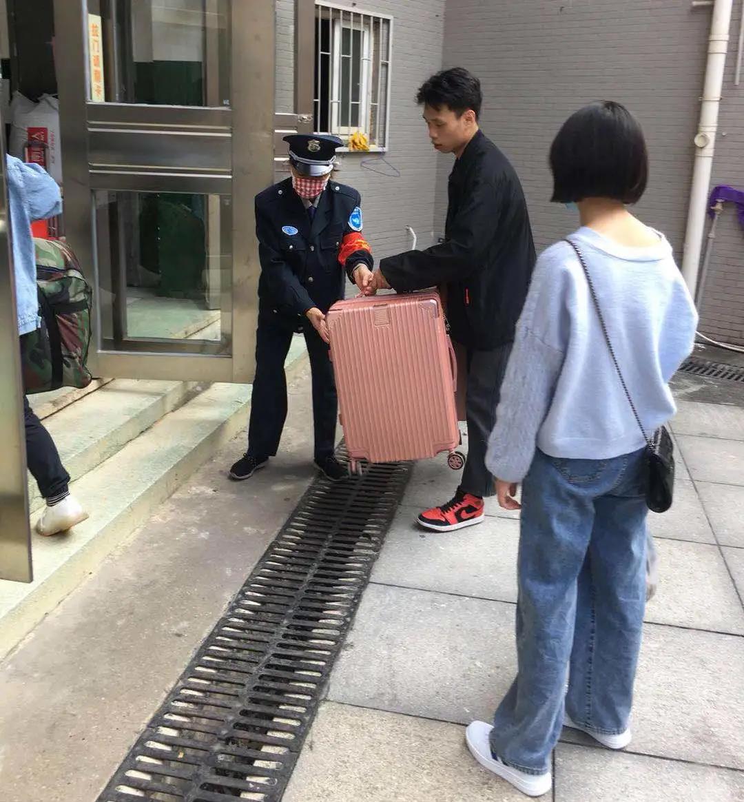 湖南保安服務,墻外高空清洗服務,湖南保利天創(chuàng)物業(yè)發(fā)展有限公司