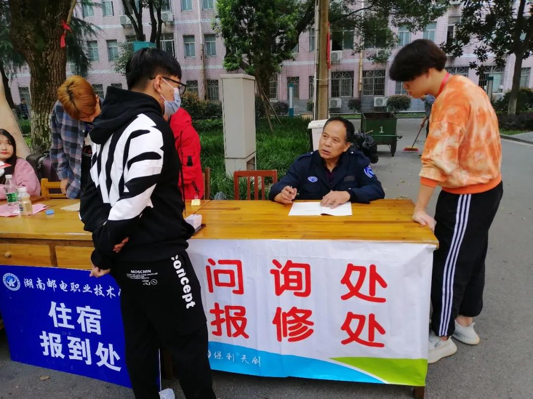 湖南保安服務,墻外高空清洗服務,湖南保利天創(chuàng)物業(yè)發(fā)展有限公司 湖南保安服務,墻外高空清洗服務,湖南保利天創(chuàng)物業(yè)發(fā)展有限公司