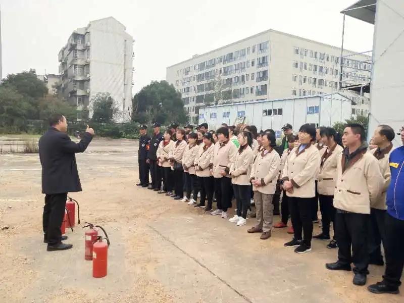 湖南保安服務,墻外高空清洗服務,湖南保利天創(chuàng)物業(yè)發(fā)展有限公司