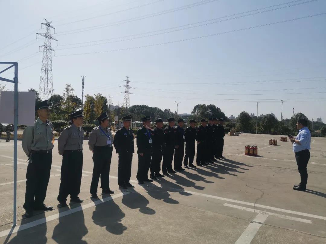 湖南保安服務,墻外高空清洗服務,湖南保利天創(chuàng)物業(yè)發(fā)展有限公司 湖南保安服務,墻外高空清洗服務,湖南保利天創(chuàng)物業(yè)發(fā)展有限公司