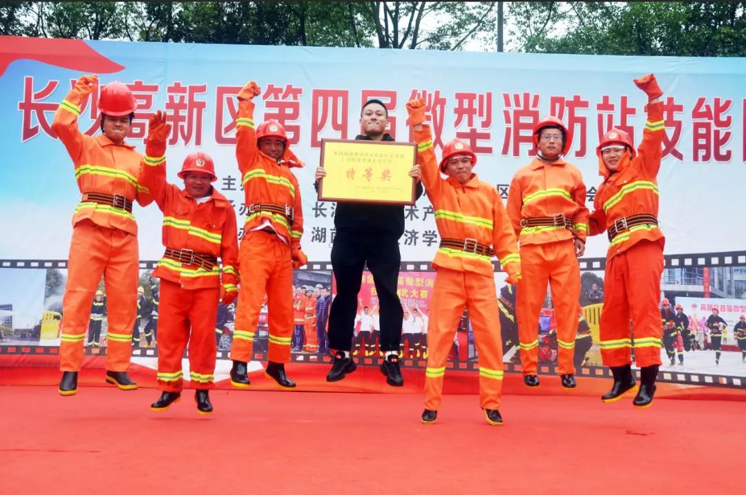 湖南保安服務,墻外高空清洗服務,湖南保利天創(chuàng)物業(yè)發(fā)展有限公司