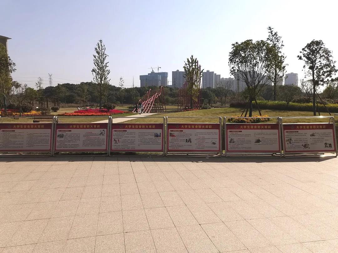 湖南保安服務,墻外高空清洗服務,湖南保利天創(chuàng)物業(yè)發(fā)展有限公司