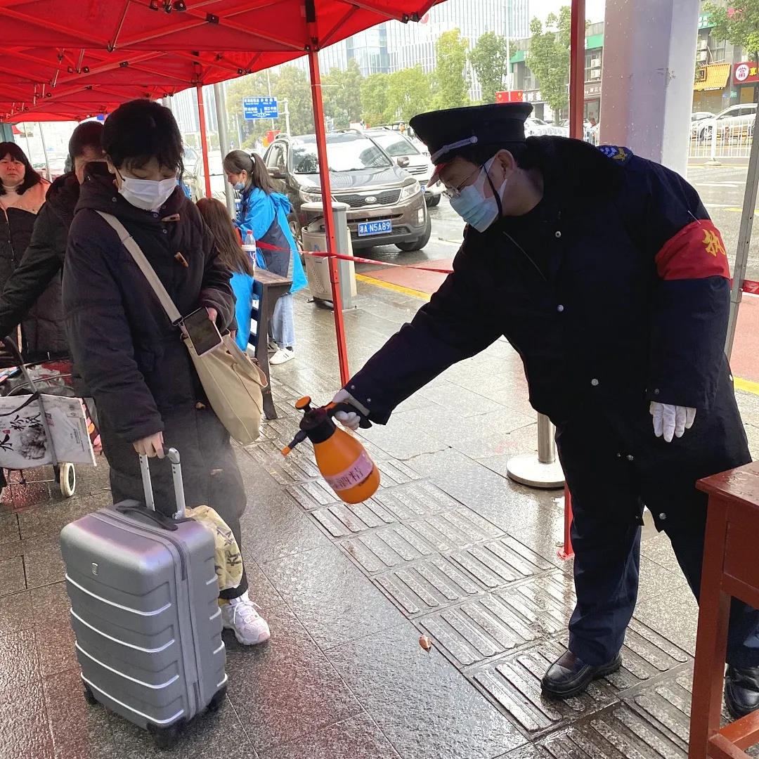 湖南保安服務,墻外高空清洗服務,湖南保利天創物業發展有限公司