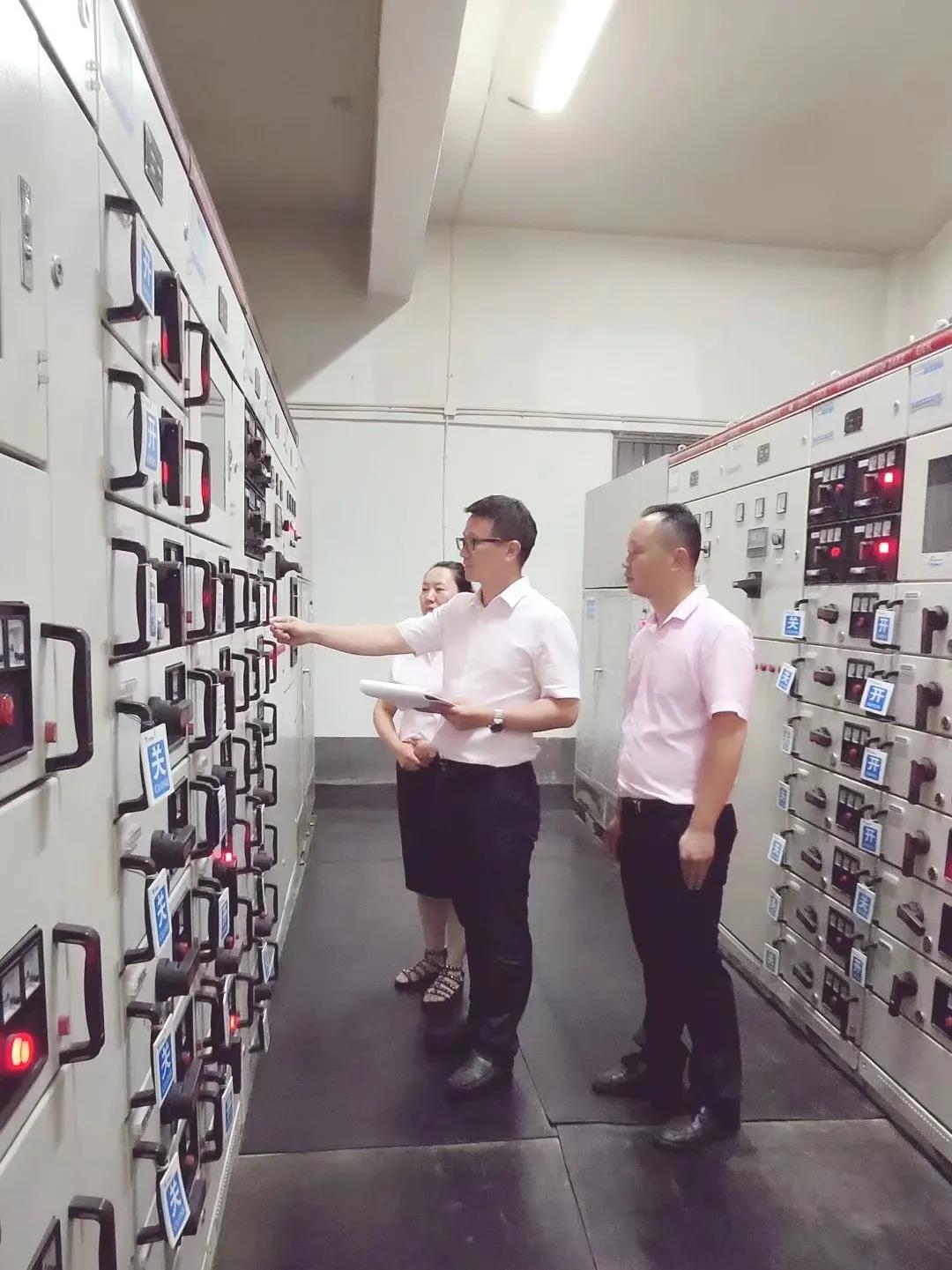 湖南保安服務(wù),墻外高空清洗服務(wù),湖南保利天創(chuàng)物業(yè)發(fā)展有限公司 湖南保安服務(wù),墻外高空清洗服務(wù),湖南保利天創(chuàng)物業(yè)發(fā)展有限公司