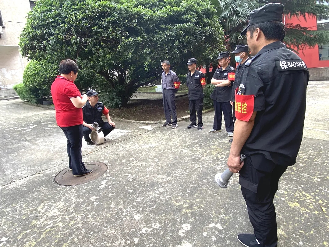湖南保安服務,墻外高空清洗服務,湖南保利天創物業發展有限公司 湖南保安服務,墻外高空清洗服務,湖南保利天創物業發展有限公司