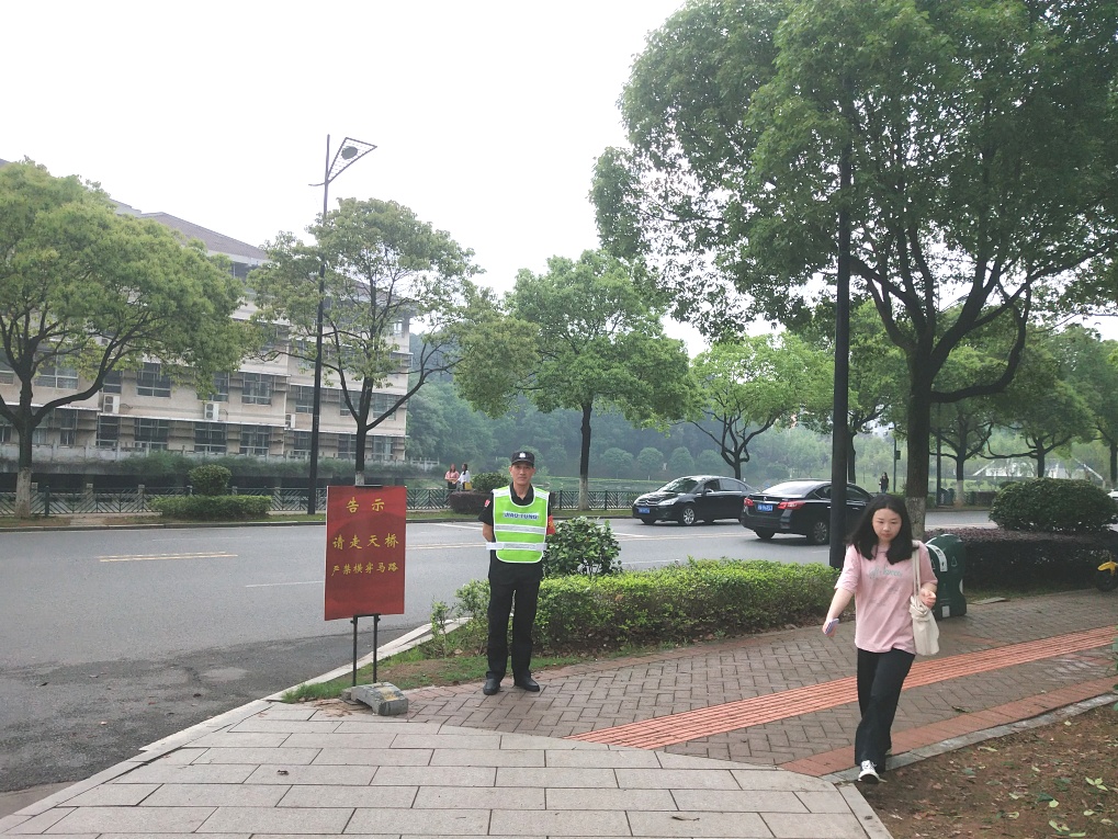 湖南保安服務,墻外高空清洗服務,湖南保利天創物業發展有限公司 湖南保安服務,墻外高空清洗服務,湖南保利天創物業發展有限公司