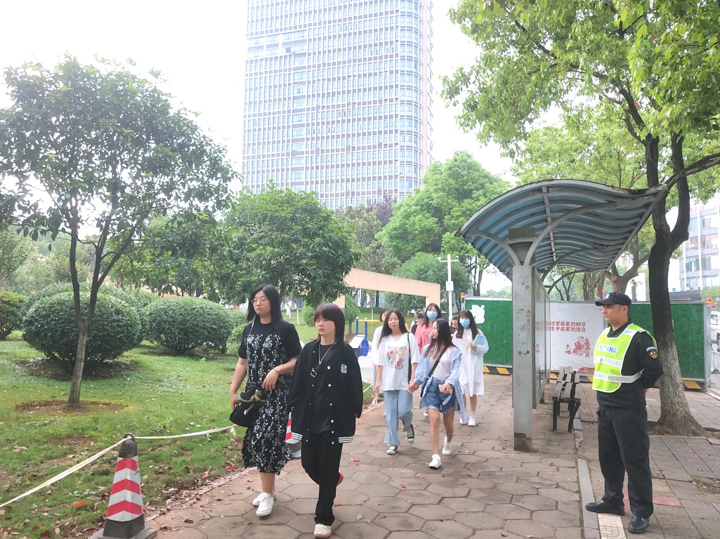 湖南保安服務,墻外高空清洗服務,湖南保利天創物業發展有限公司 湖南保安服務,墻外高空清洗服務,湖南保利天創物業發展有限公司