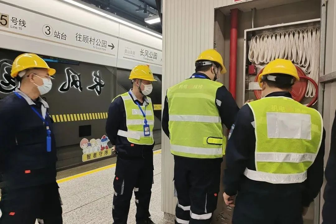 湖南保安服務,墻外高空清洗服務,湖南保利天創(chuàng)物業(yè)發(fā)展有限公司