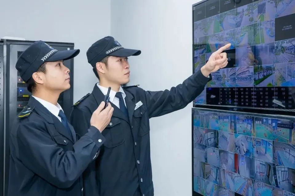 湖南保安服務,墻外高空清洗服務,湖南保利天創(chuàng)物業(yè)發(fā)展有限公司