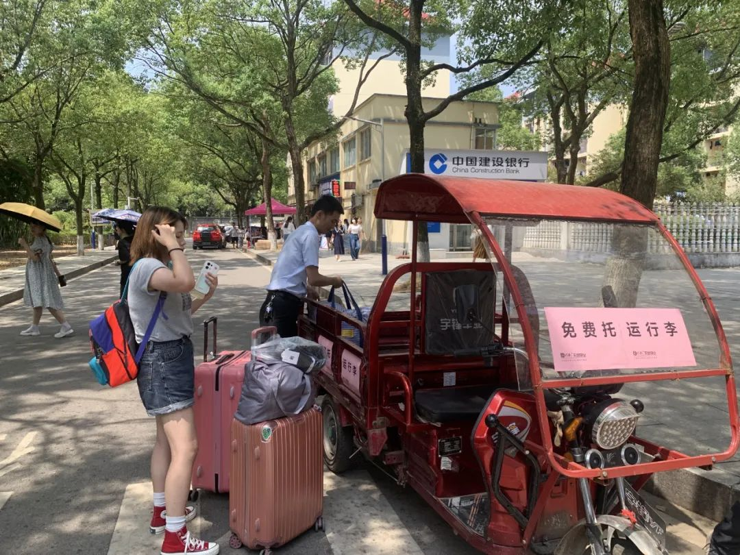 湖南保安服務,墻外高空清洗服務,湖南保利天創(chuàng)物業(yè)發(fā)展有限公司