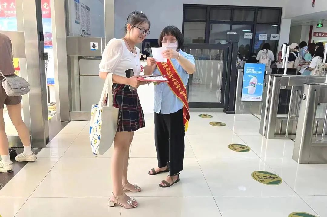 湖南保安服務,墻外高空清洗服務,湖南保利天創(chuàng)物業(yè)發(fā)展有限公司