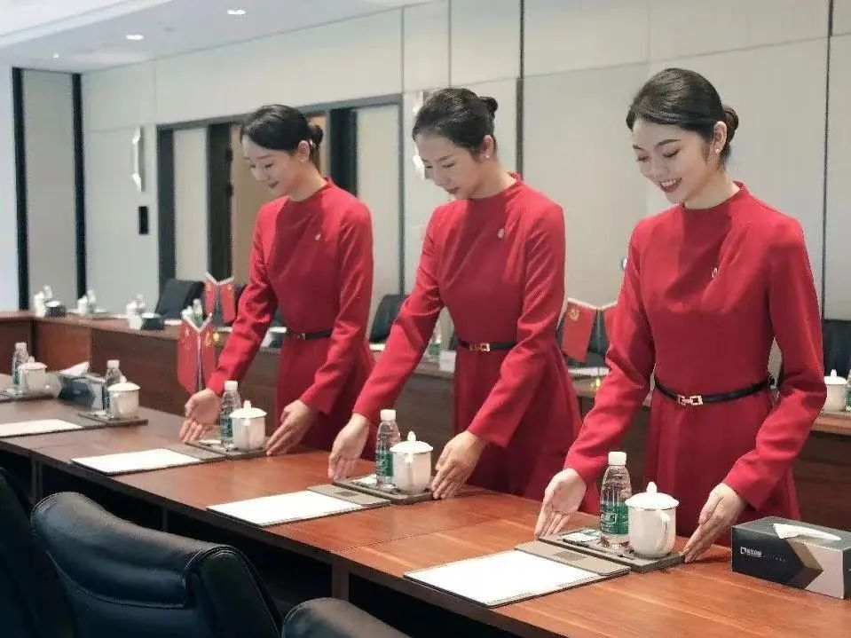 湖南保安服務(wù),墻外高空清洗服務(wù),湖南保利天創(chuàng)物業(yè)發(fā)展有限公司